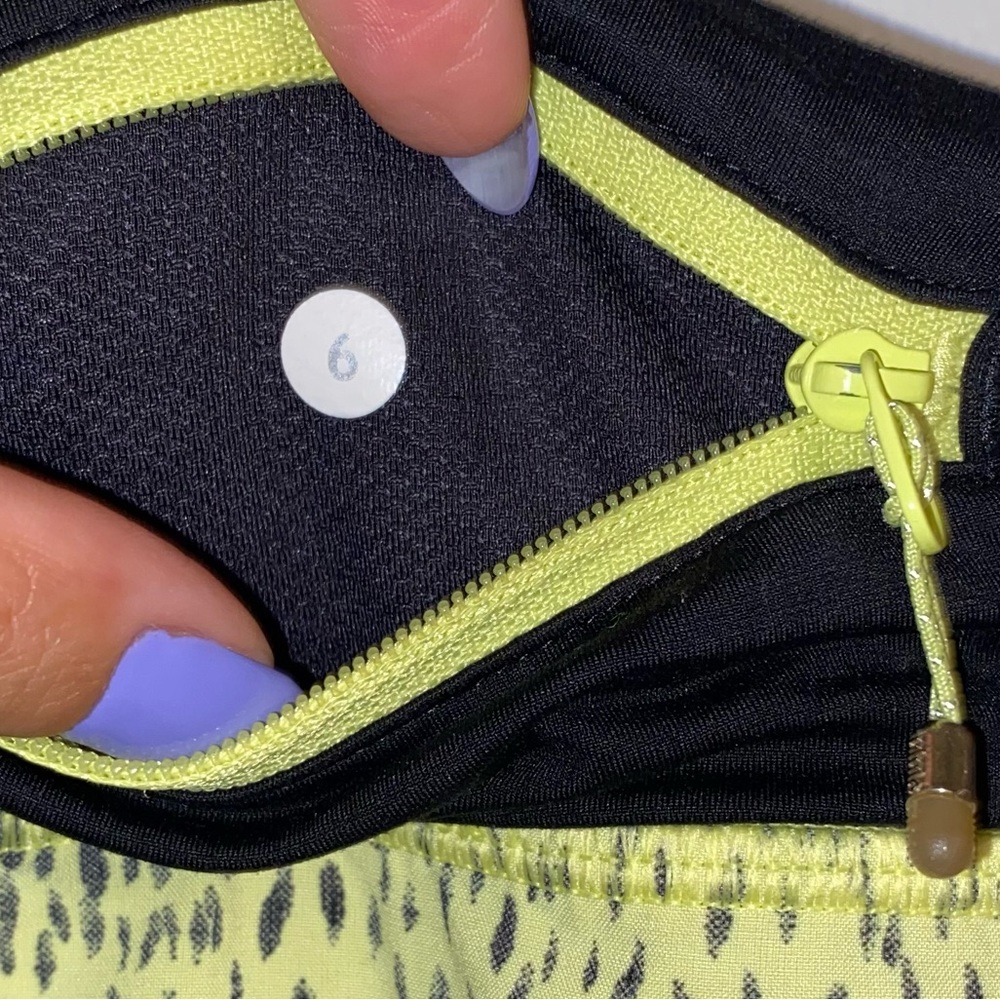 Lululemon Run Speed Short 4-way Stretch
Dottie Dash Clarity Yellow Black Size 6 - Picture 6 of 6